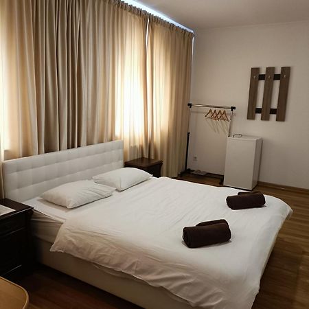 Hotel Mirage Chernivtsi Exterior foto
