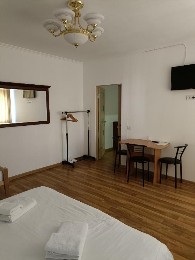 Hotel Mirage Chernivtsi Exterior foto