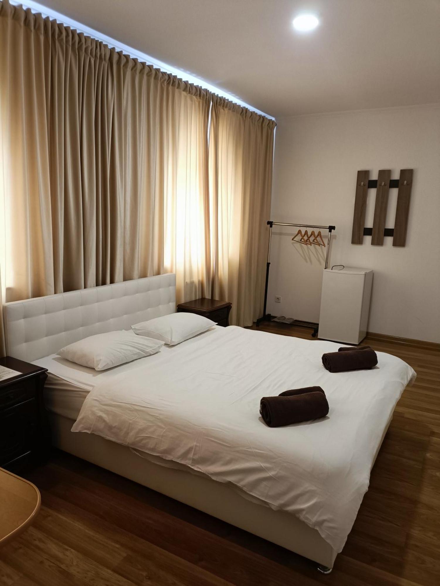 Hotel Mirage Chernivtsi Exterior foto