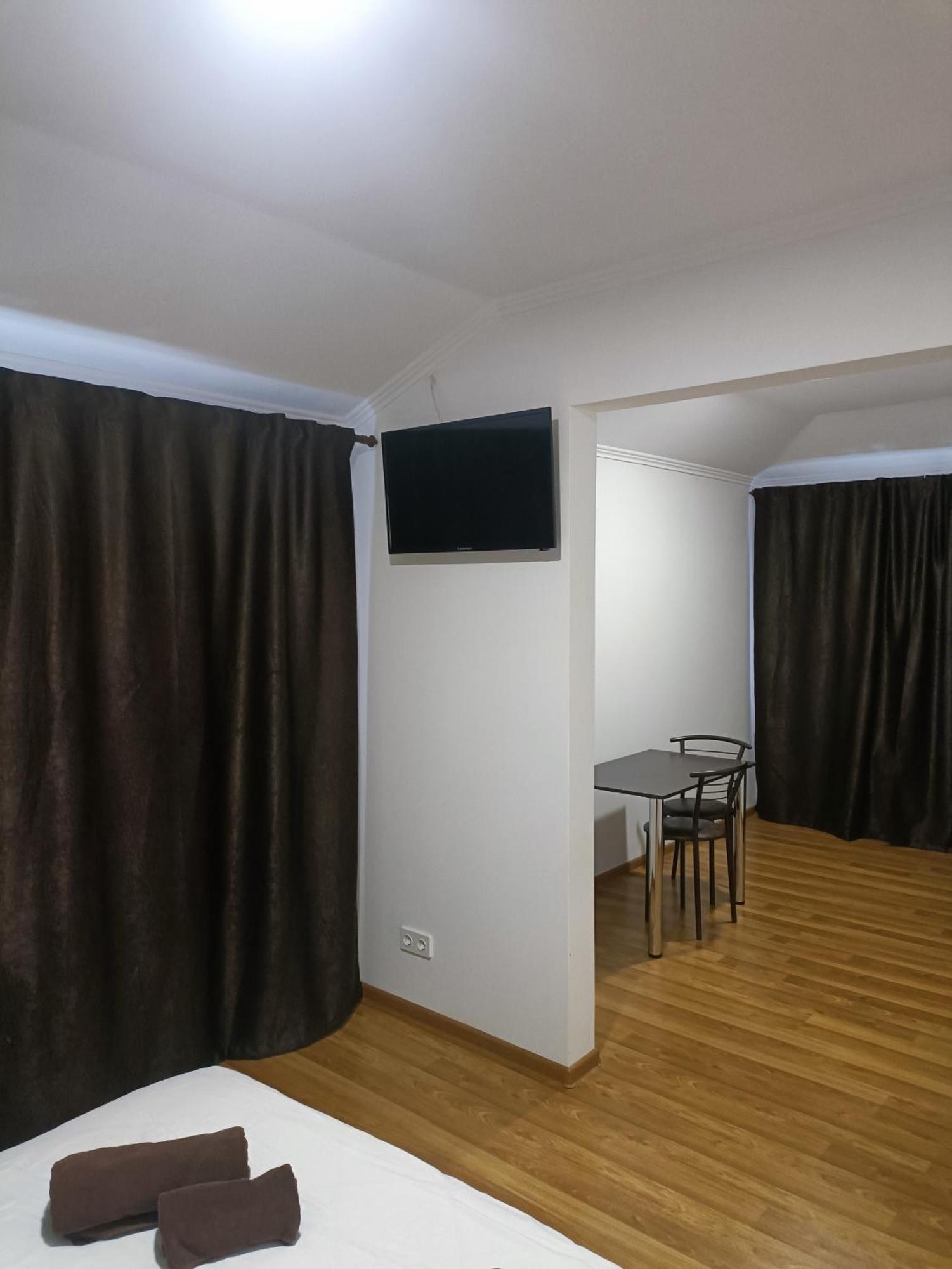 Hotel Mirage Chernivtsi Exterior foto