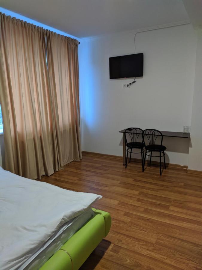 Hotel Mirage Chernivtsi Exterior foto